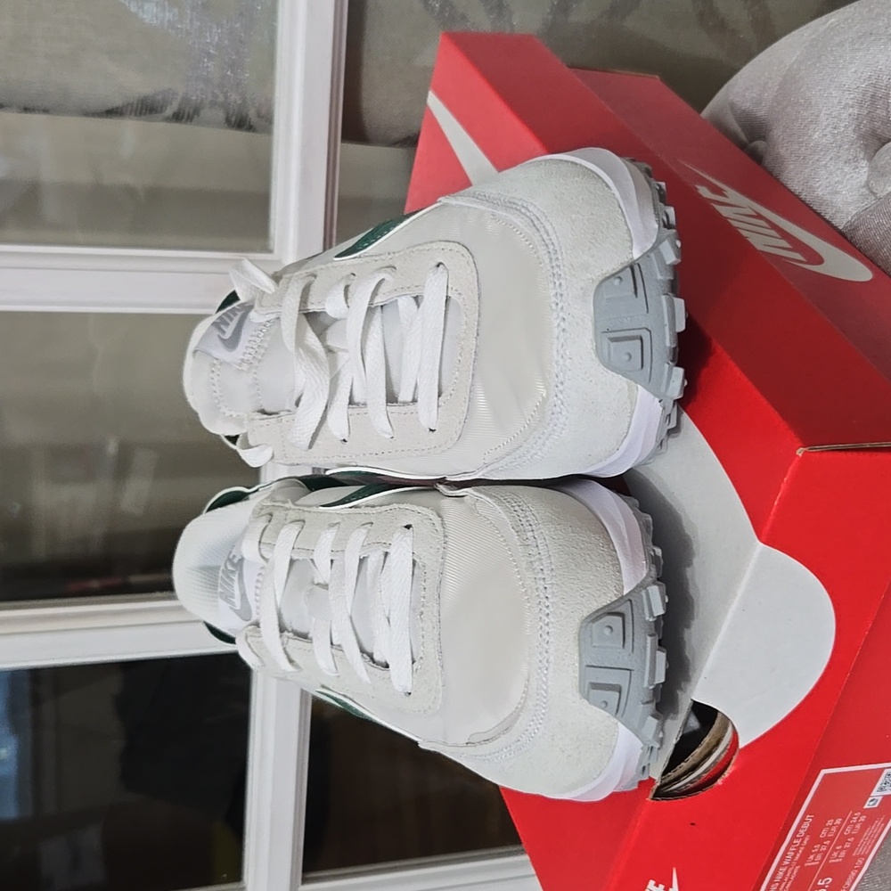 NWT Nike White and Green Athletic Shoes - Picture 2 of 7